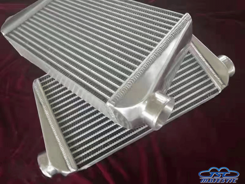 Mga kalamangan at kawalan ng aluminum radiator