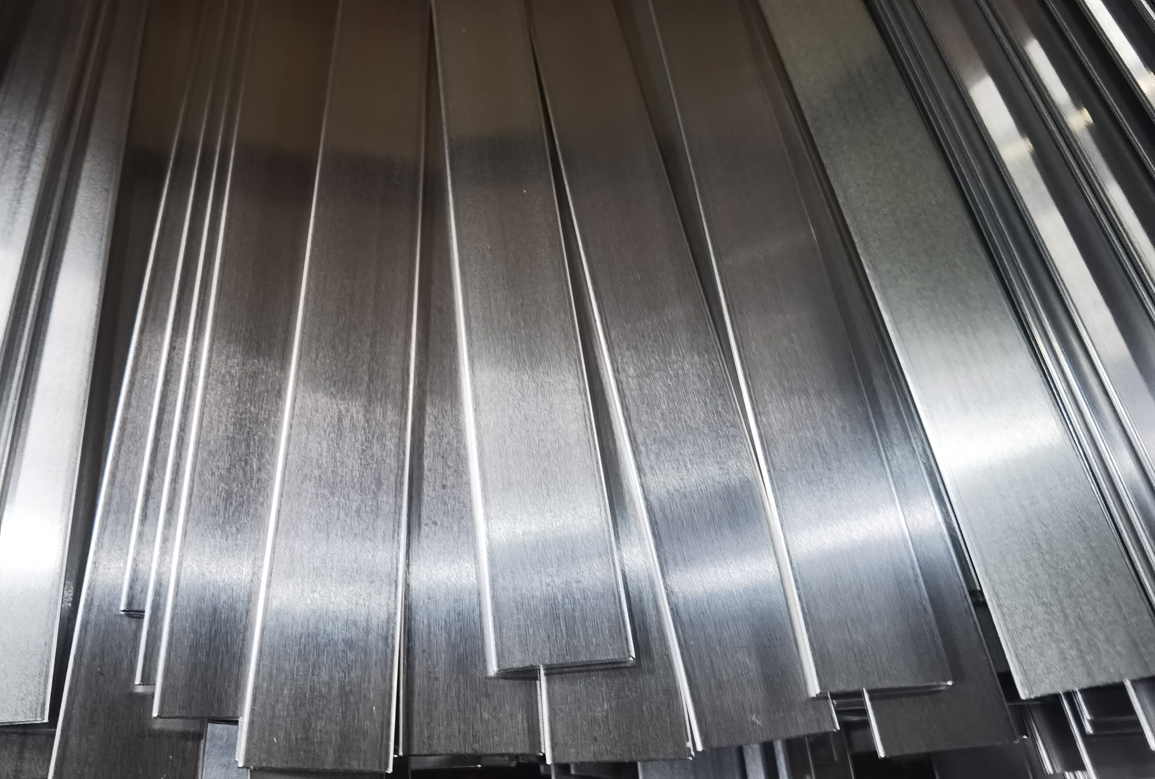 Bakit kailangang-kailangan ang 3003 aluminum tubes para sa mga bagong bahagi ng sasakyan ng enerhiya？